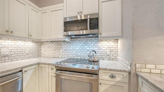 8972 HUNTINGTON POINTE DRIVE, Sarasota, FL 34238