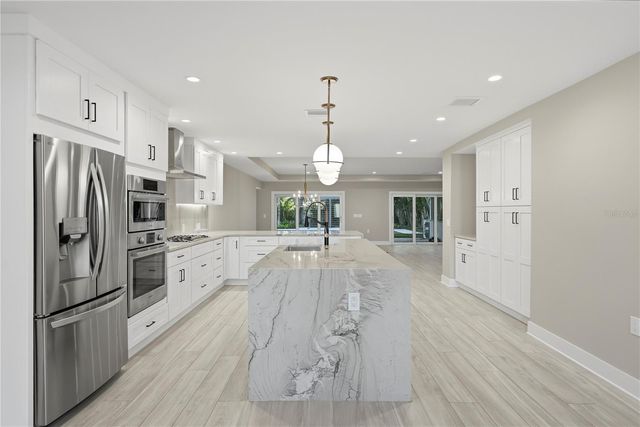 845 SNELL ISLE BOULEVARD NE, St Petersburg, FL 33704