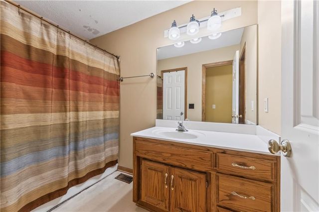 6209 NE 48TH Terrace, Kansas City, MO 64119