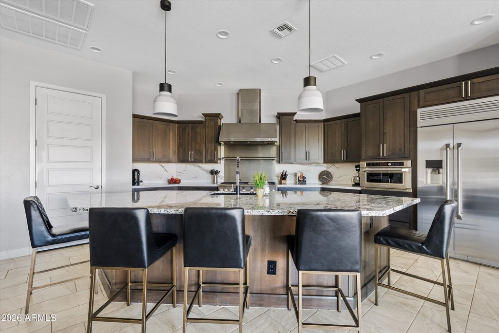Image 11 of property listing at 10332 E WAVELENGTH Avenue, Mesa, AZ 85212
