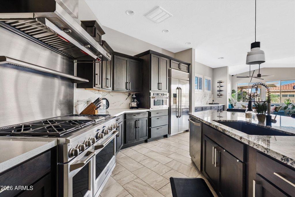 Image 13 of property listing at 10332 E WAVELENGTH Avenue, Mesa, AZ 85212