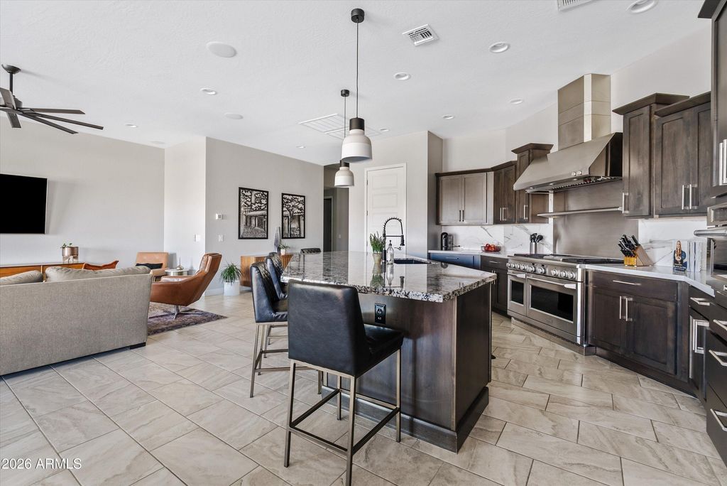 Image 15 of property listing at 10332 E WAVELENGTH Avenue, Mesa, AZ 85212