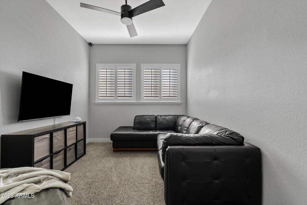 Image 6 of property listing at 10332 E WAVELENGTH Avenue, Mesa, AZ 85212