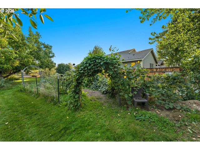 327 Powell Rd, Milton Freewater, OR 97862