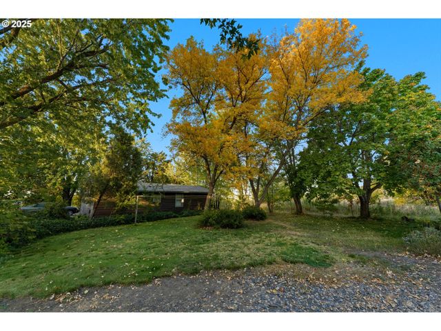 327 Powell Rd, Milton Freewater, OR 97862