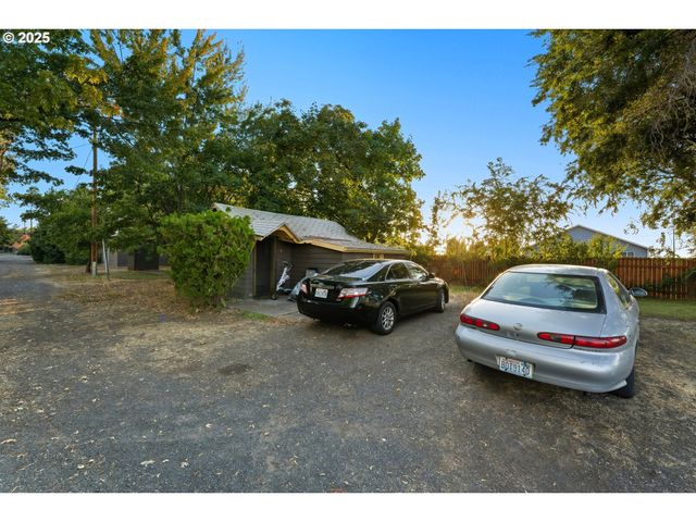 327 Powell Rd, Milton Freewater, OR 97862