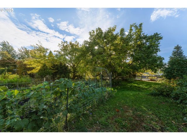 327 Powell Rd, Milton Freewater, OR 97862