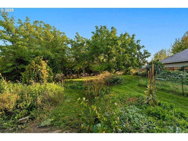 327 Powell Rd, Milton Freewater, OR 97862