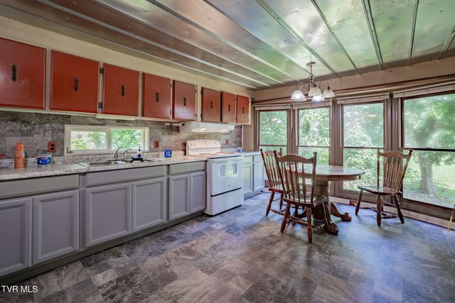 215 Landcastle Road, Church Hill, TN 37642