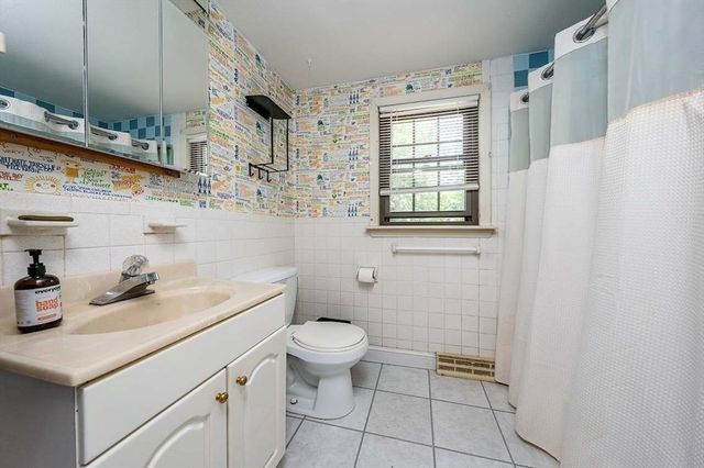 26 Adrena Ave, Barnstable, MA 02632
