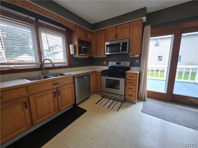 12 1st Street, Camillus, NY 13031