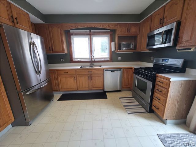 12 1st Street, Camillus, NY 13031