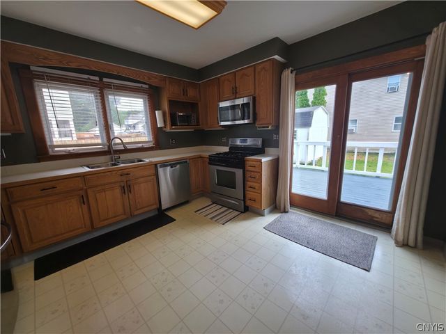12 1st Street, Camillus, NY 13031