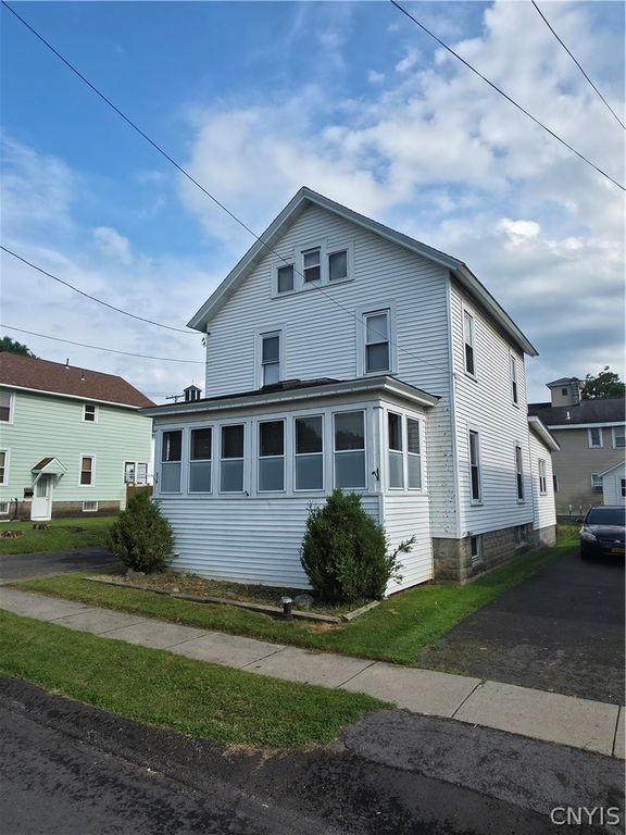 12 1st Street, Camillus, NY 13031