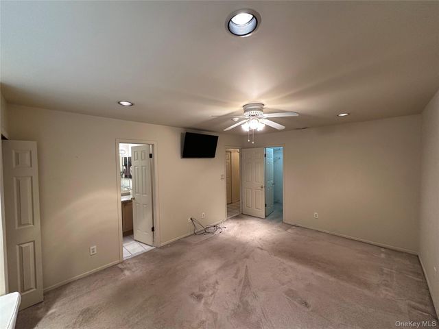 89 Rabbit Run, Manorville, NY 11949