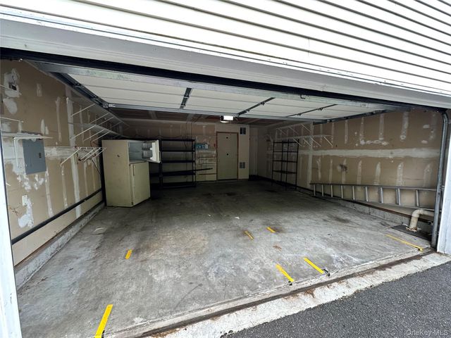 89 Rabbit Run, Manorville, NY 11949