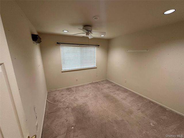 89 Rabbit Run, Manorville, NY 11949