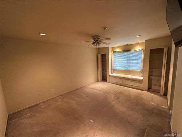 89 Rabbit Run, Manorville, NY 11949