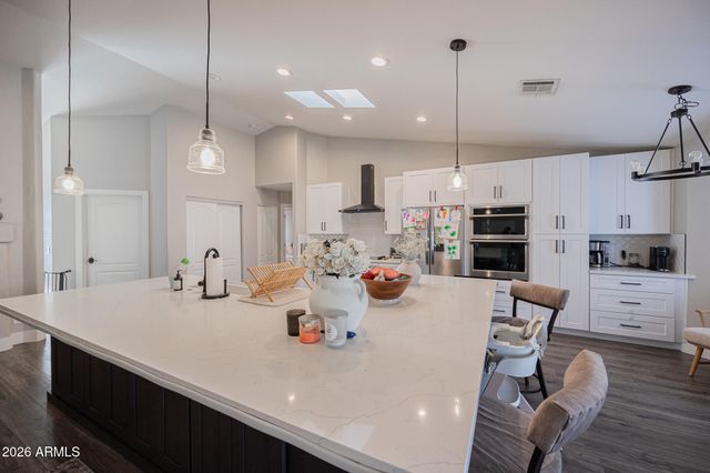 904 S DOLPHIN Drive, Gilbert, AZ 85233