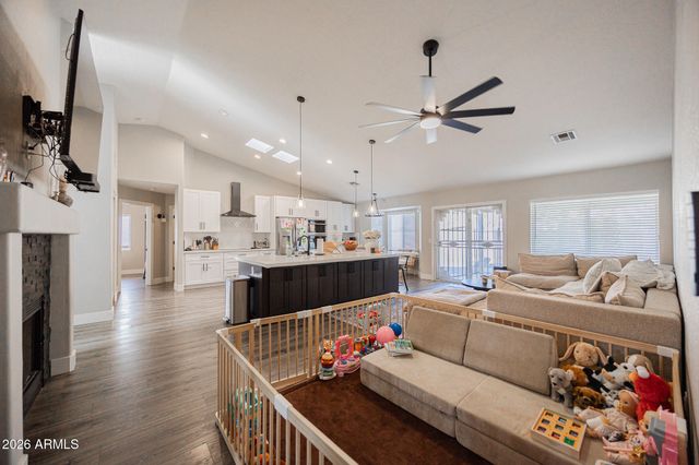 904 S DOLPHIN Drive, Gilbert, AZ 85233