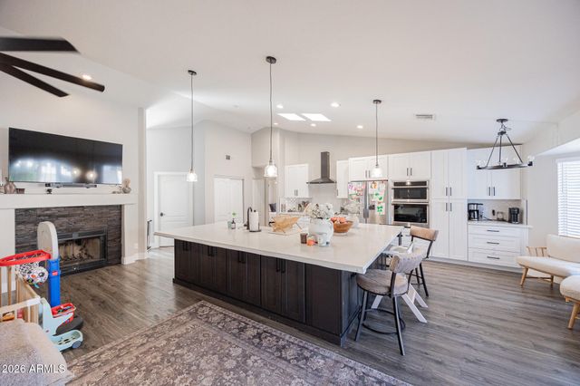 904 S DOLPHIN Drive, Gilbert, AZ 85233