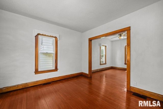 204 15TH Avenue, East Moline, IL 61244