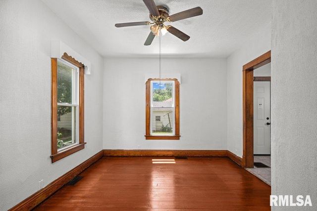 204 15TH Avenue, East Moline, IL 61244