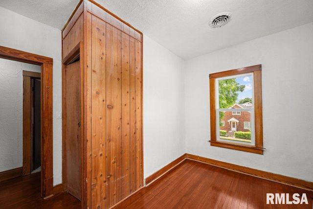 204 15TH Avenue, East Moline, IL 61244