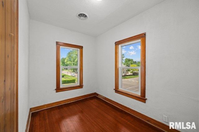 204 15TH Avenue, East Moline, IL 61244