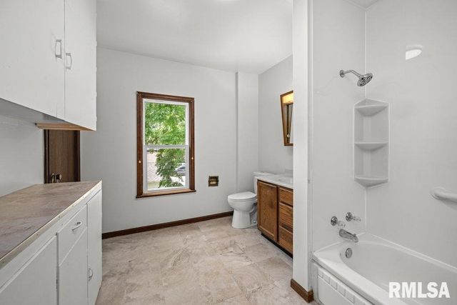 204 15TH Avenue, East Moline, IL 61244