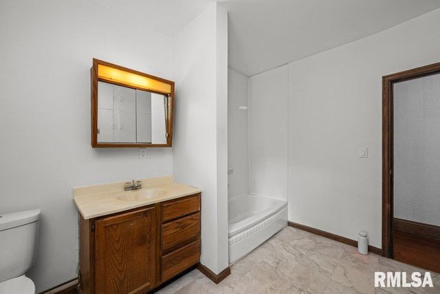 204 15TH Avenue, East Moline, IL 61244