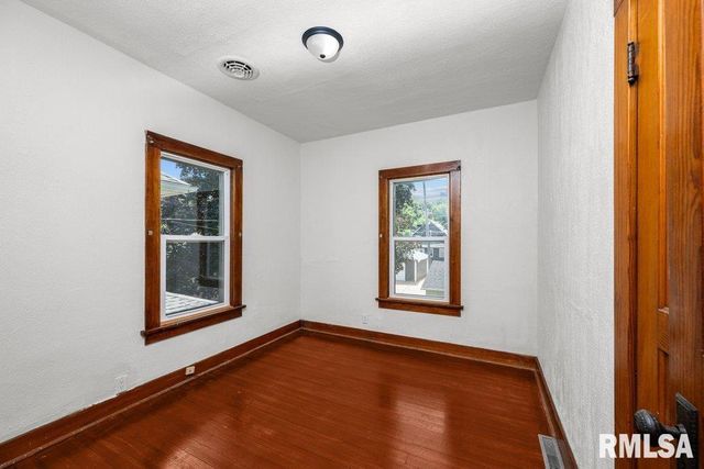 204 15TH Avenue, East Moline, IL 61244