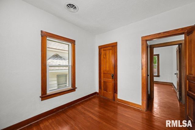 204 15TH Avenue, East Moline, IL 61244