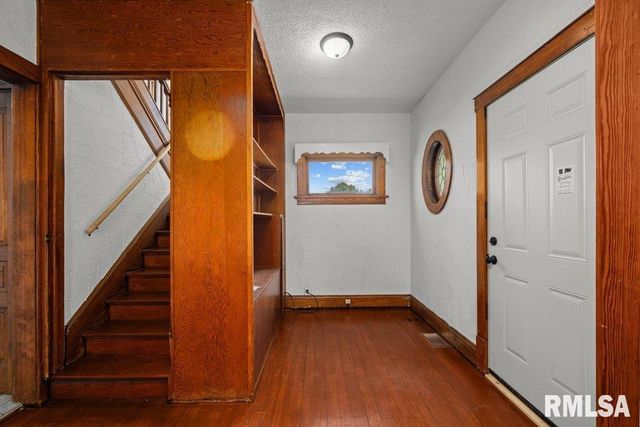 204 15TH Avenue, East Moline, IL 61244