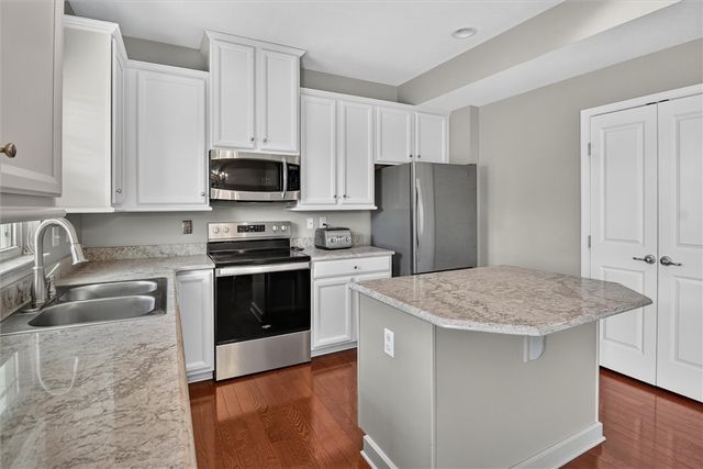 1023 Grey Fox Cir, Collier Twp, PA 15017