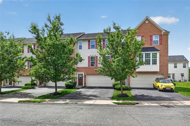 1023 Grey Fox Cir, Collier Twp, PA 15017