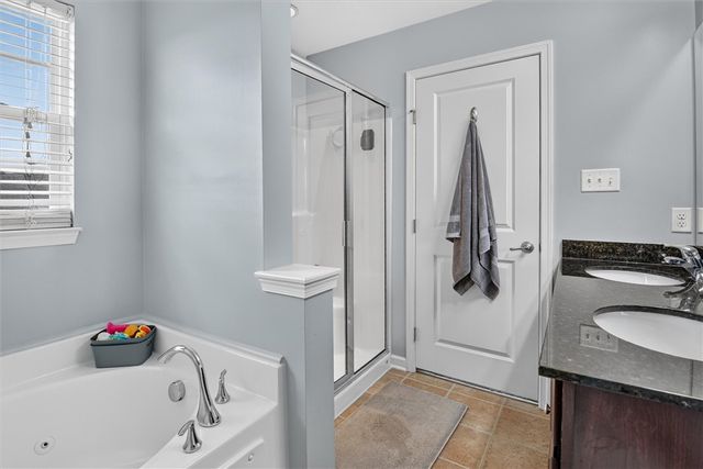 1023 Grey Fox Cir, Collier Twp, PA 15017