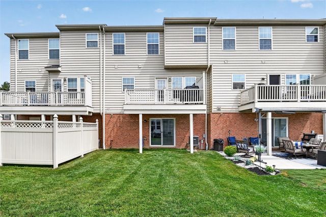 1023 Grey Fox Cir, Collier Twp, PA 15017