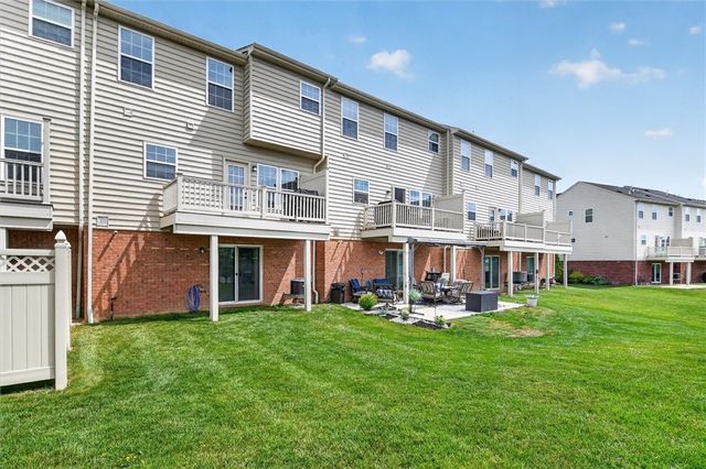 1023 Grey Fox Cir, Collier Twp, PA 15017