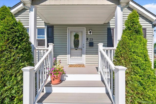 23 Roosevelt Place, Newburgh, NY 12550
