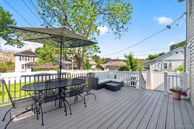 23 Roosevelt Place, Newburgh, NY 12550