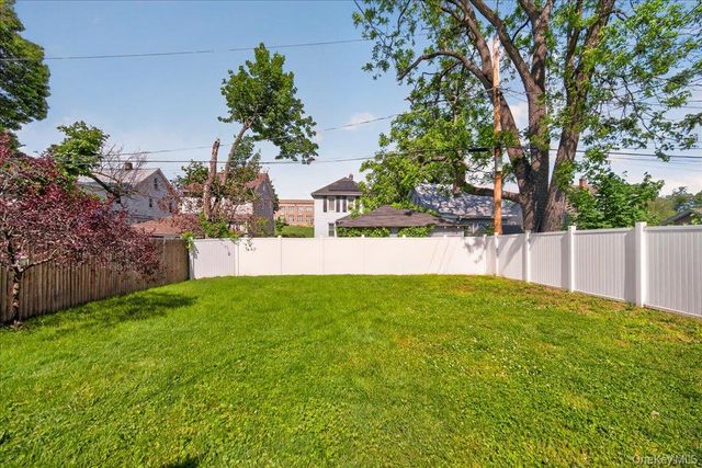 23 Roosevelt Place, Newburgh, NY 12550