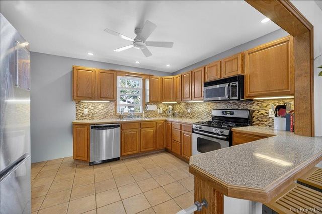 23 Roosevelt Place, Newburgh, NY 12550