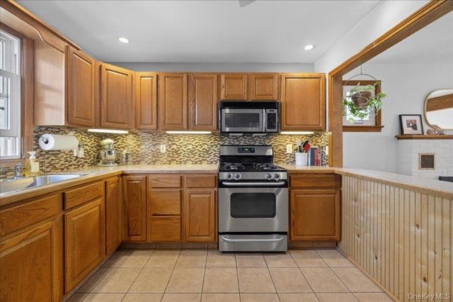 23 Roosevelt Place, Newburgh, NY 12550