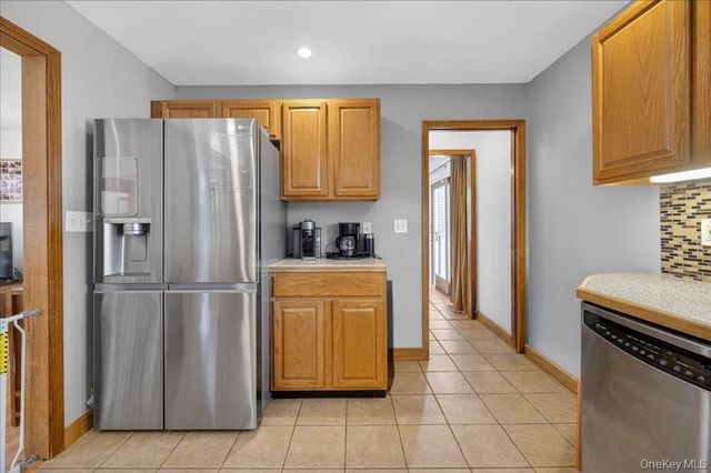 23 Roosevelt Place, Newburgh, NY 12550