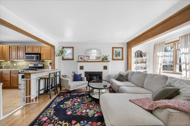 23 Roosevelt Place, Newburgh, NY 12550