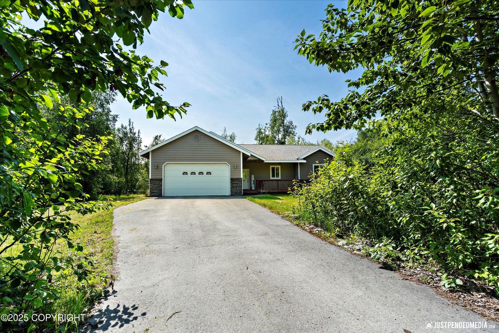 8581 S Yankee Circle, Wasilla, AK 99623