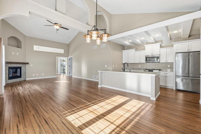 282 Lower Woodford CIRCLE, West Bend, WI 53090