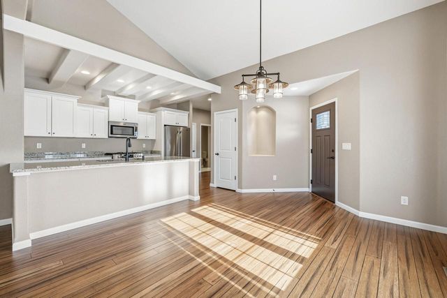 282 Lower Woodford CIRCLE, West Bend, WI 53090