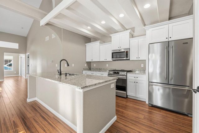 282 Lower Woodford CIRCLE, West Bend, WI 53090